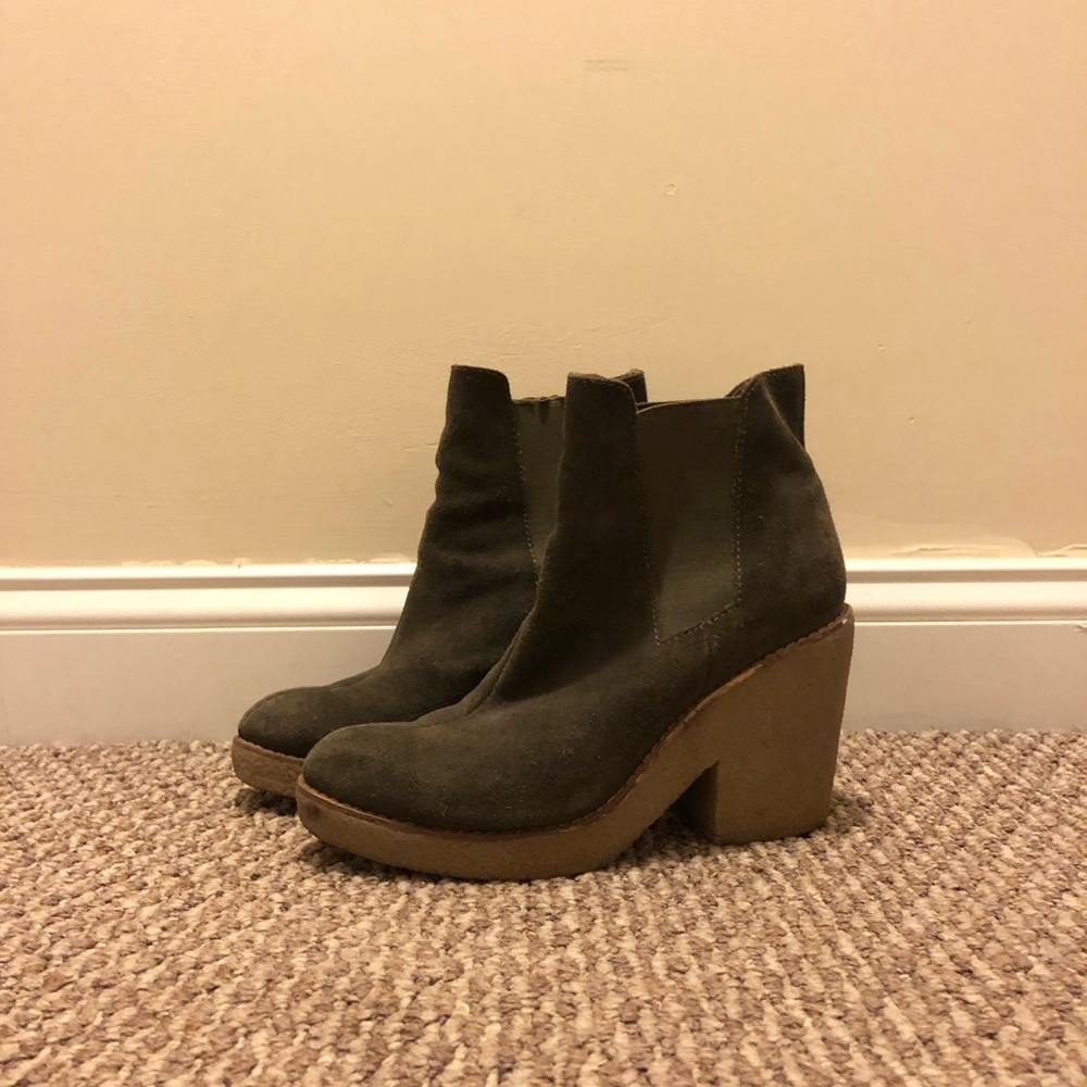 Urban outfitters women’s size 9